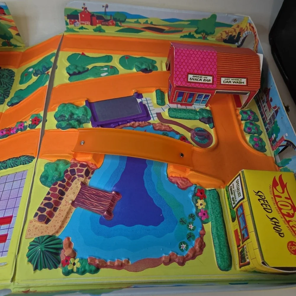 Vintage 1968 Hot Wheels Action City Folding Yellow Playset Case Mattel 5155